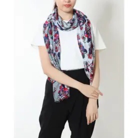 NWT VERA BRADLEY Super Soft Fringe Scarf Exuberant Floral - Picture 3 of 6